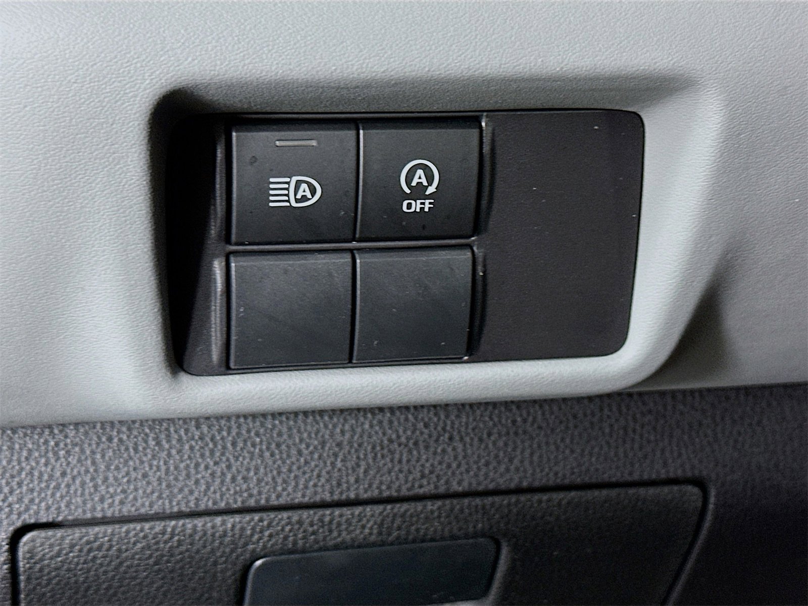 Certified 2023 Toyota Highlander L image 10