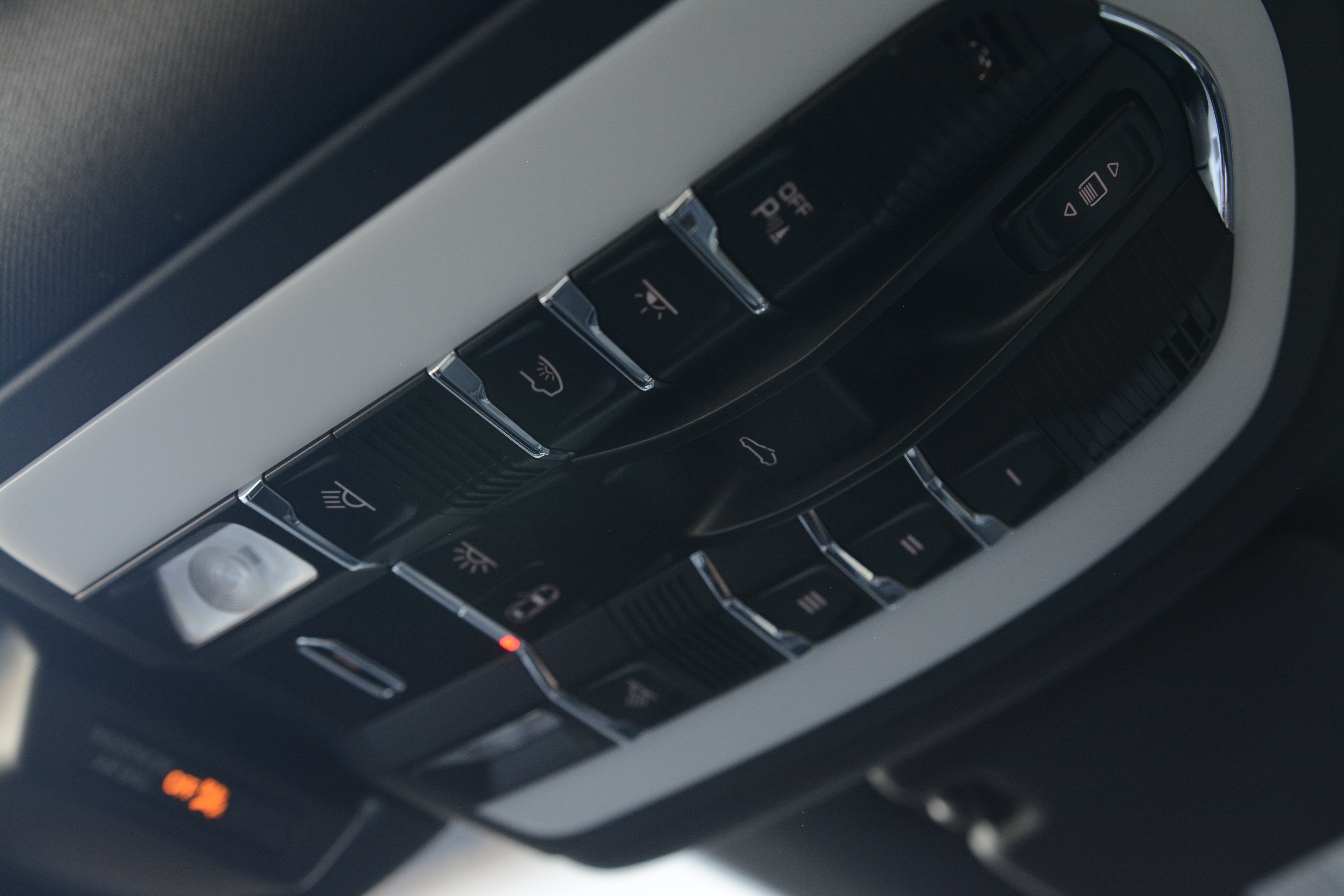 Certified 2026 Porsche Macan Turbo AWD/4WD image 12