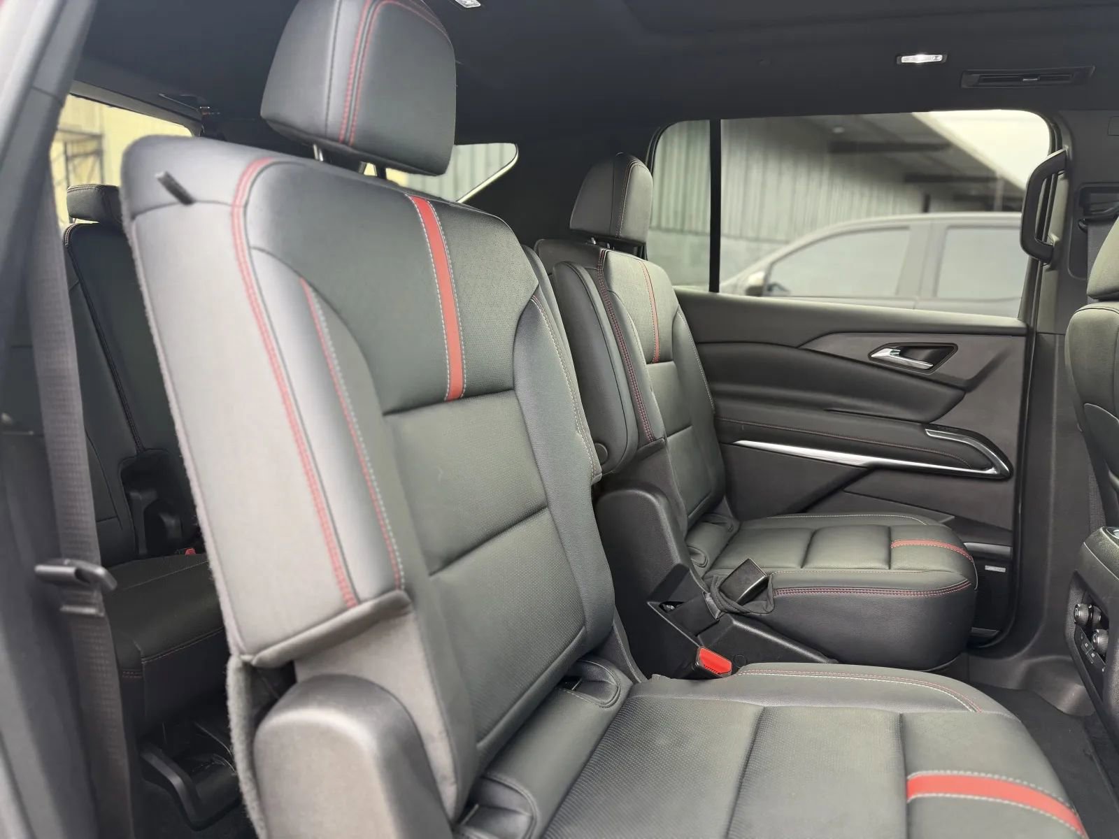 Used 2024 Chevrolet Traverse RS image 20