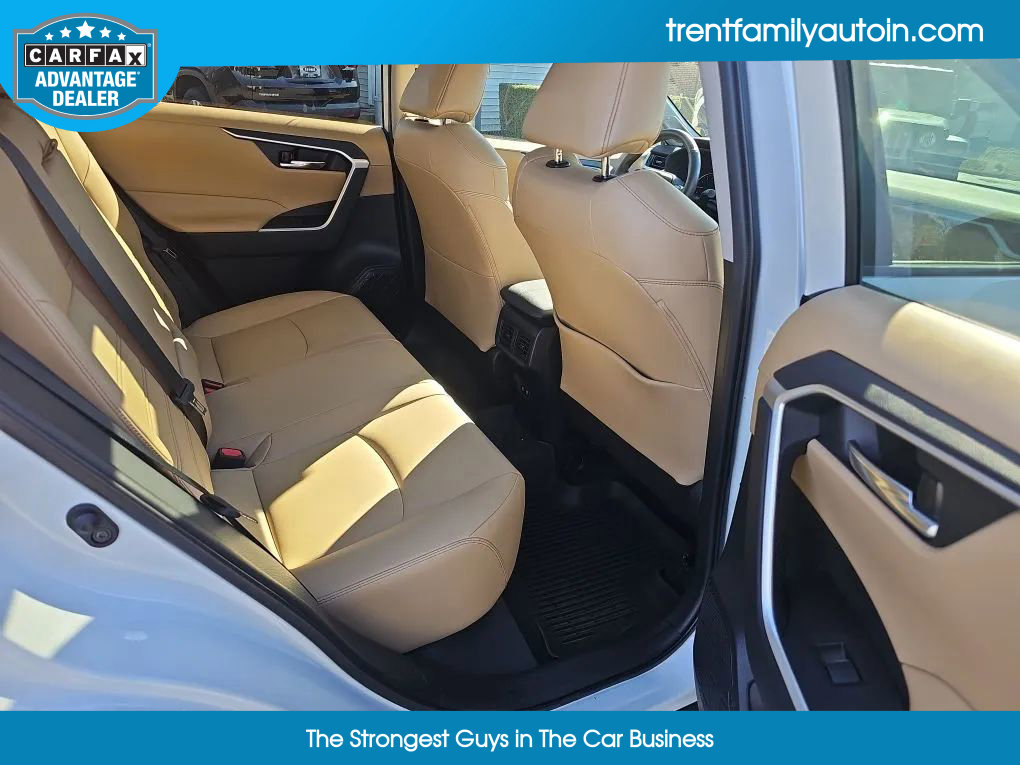 Used 2021 Toyota RAV4 XLE Premium image 39