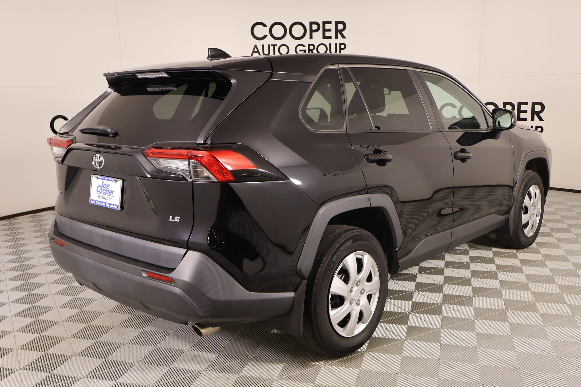 Used 2022 Toyota RAV4 LE image 19