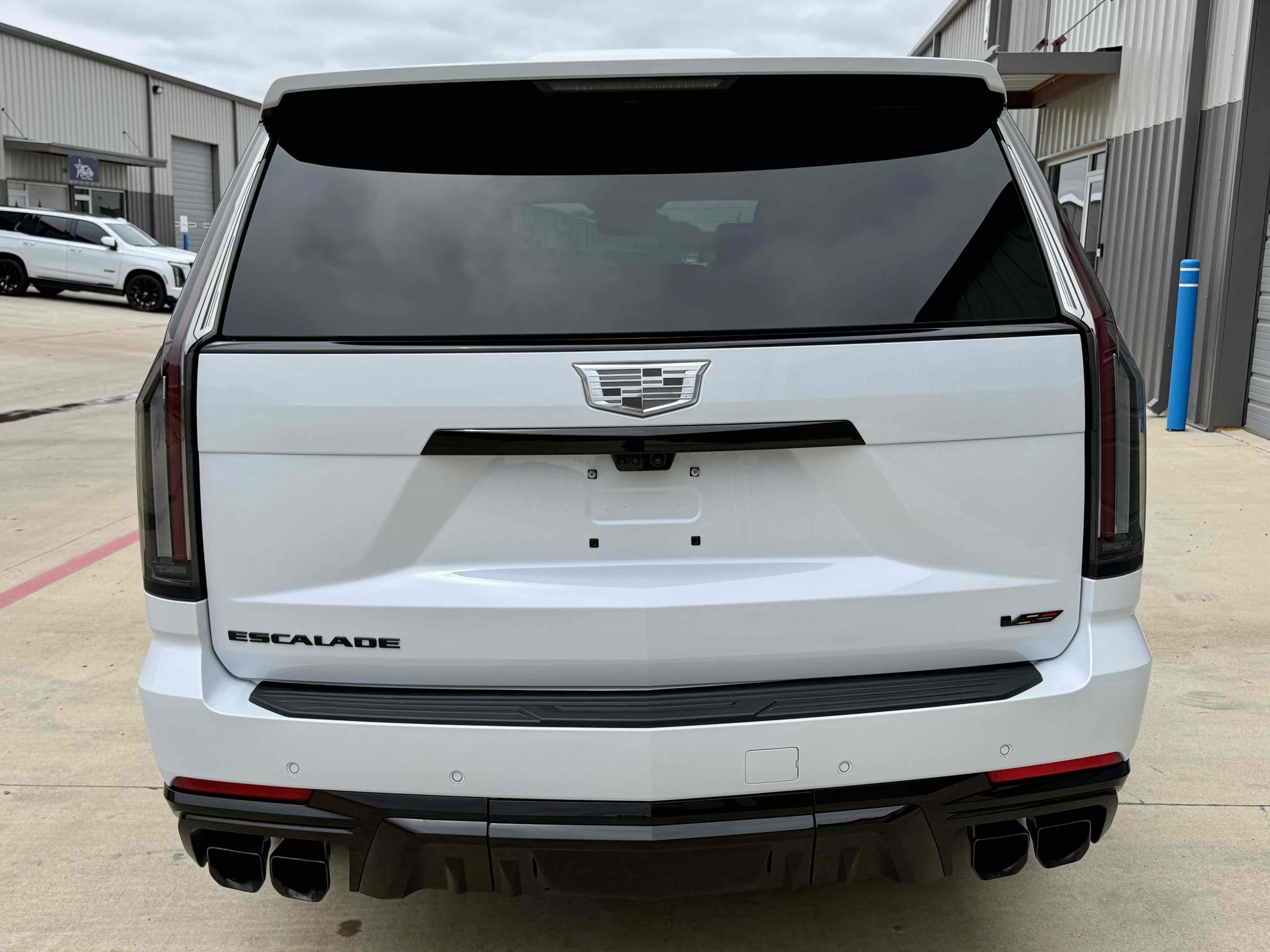Used 2026 Cadillac Escalade V w/ LPO, ONYX Package AWD/4WD image 4