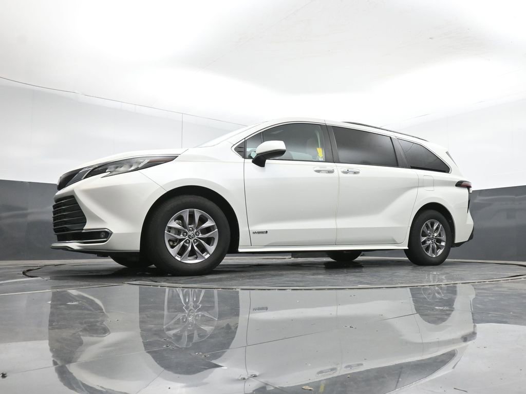 Used 2021 Toyota Sienna XLE image 38