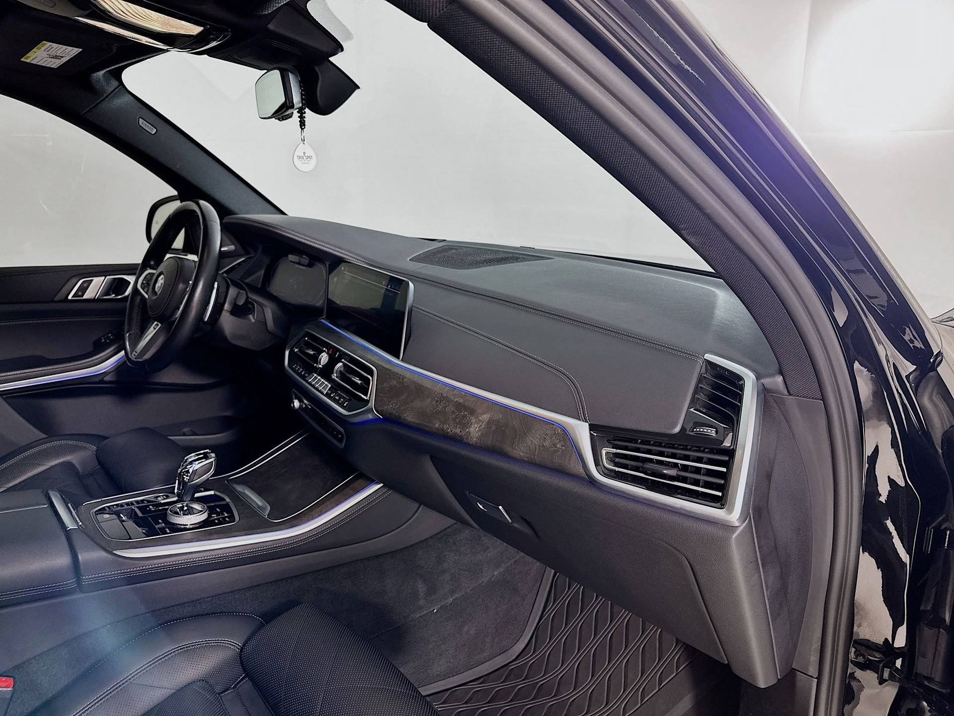 Used 2023 BMW X5 M50i w/ Executive Package image 33