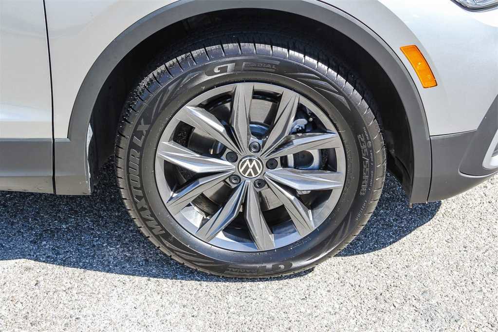 Used 2023 Volkswagen Tiguan SE image 9