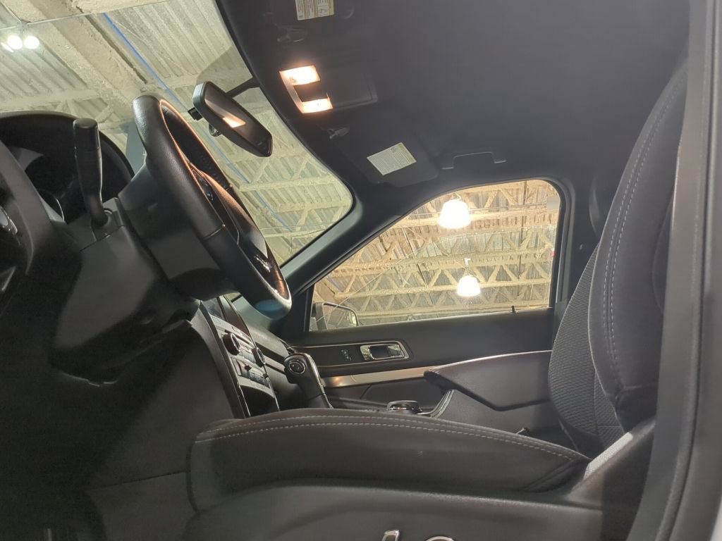 Certified 2018 Ford Explorer XLT w/ Equipment Group 201A AWD/4WD image 19