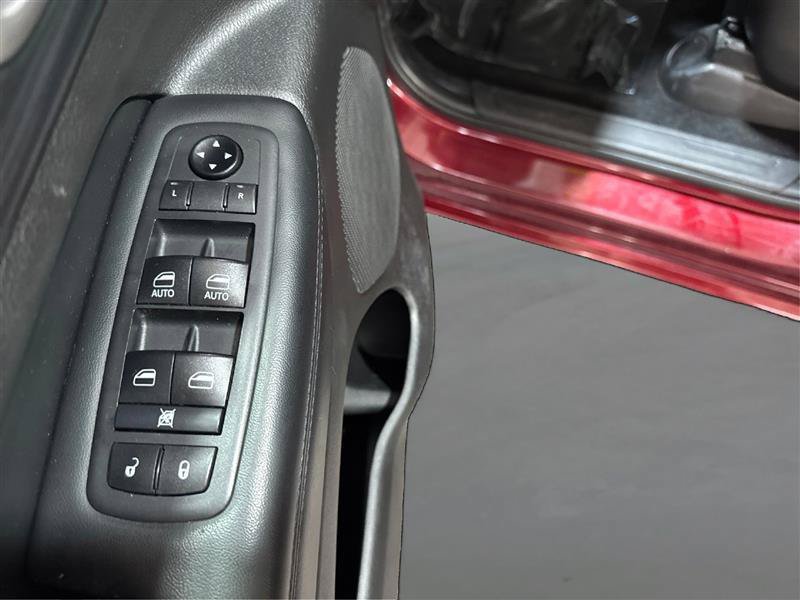 Used 2021 Jeep Grand Cherokee Laredo X AWD/4WD image 31