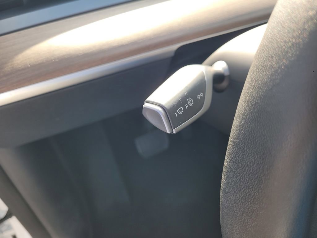 Used 2023 Tesla Model Y Long Range AWD/4WD image 25