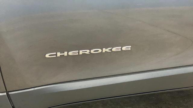 Used 2019 Jeep Cherokee Limited FWD image 40