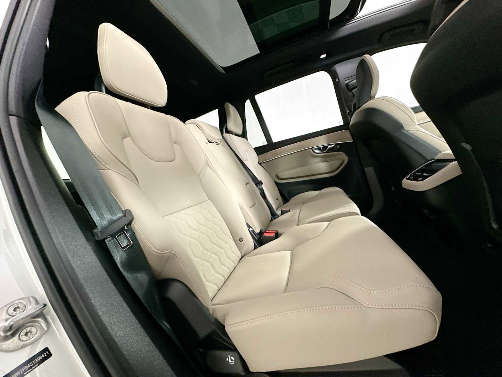 Used 2025 Volvo XC90 B6 Plus w/ Protection Package Premier image 27