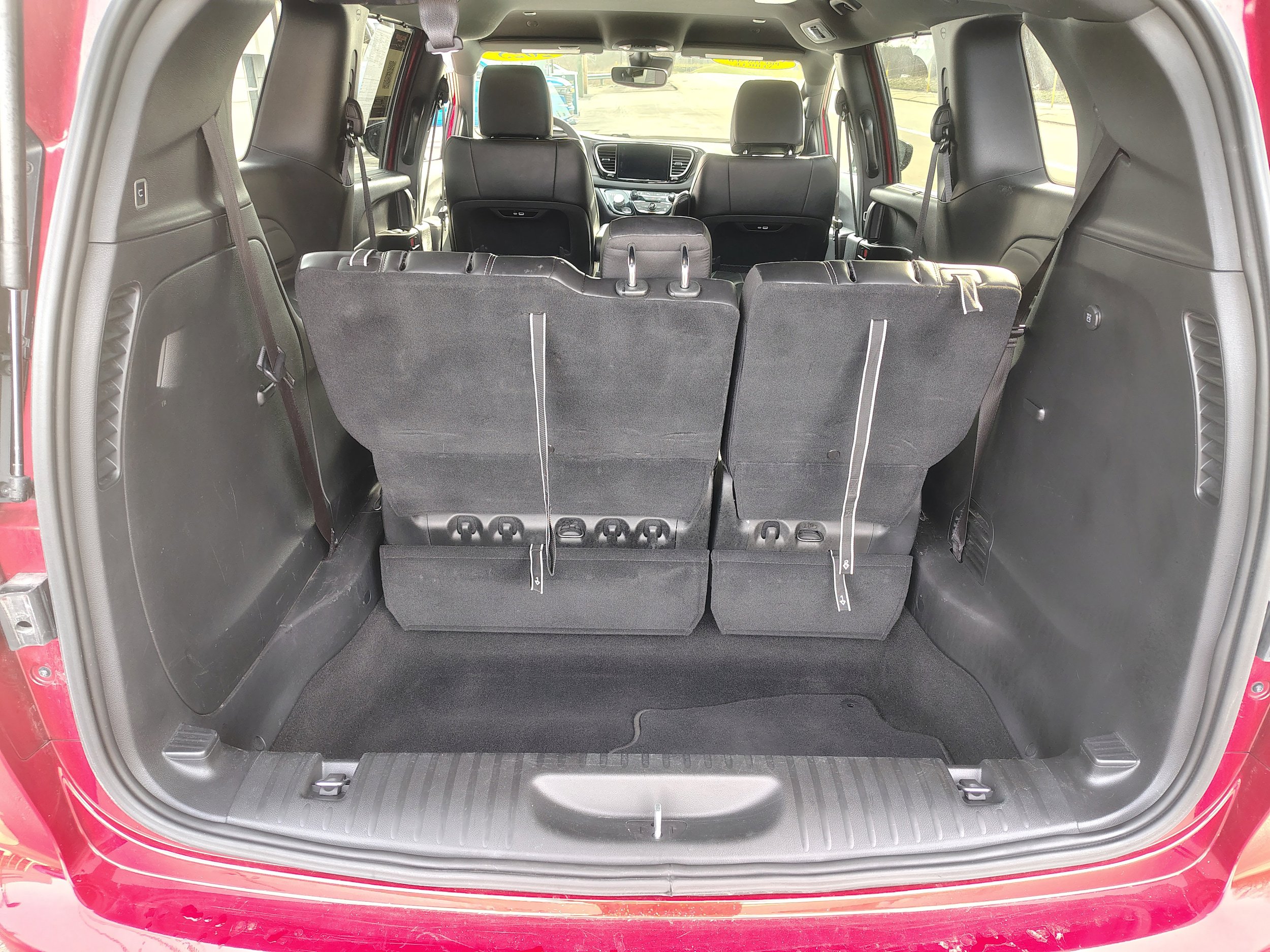 Used 2025 Chrysler Pacifica Select image 11