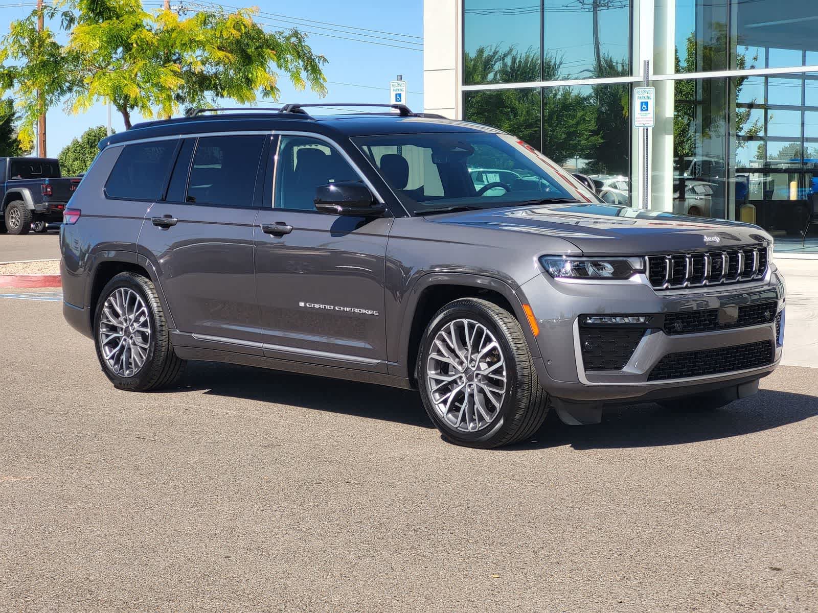Used 2026 Jeep Grand Cherokee L Summit AWD/4WD image 3