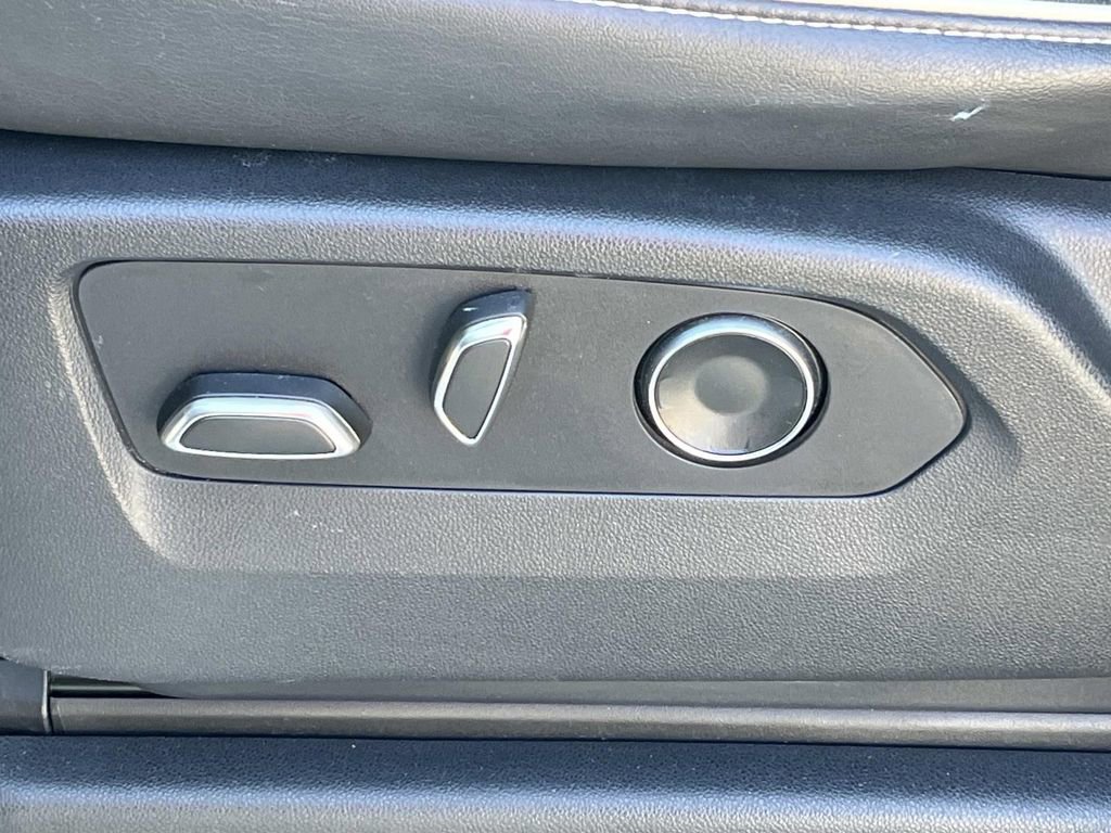 Used 2021 Cadillac Escalade Premium Luxury w/ Performance Package image 27