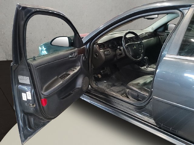 Used 2013 Chevrolet Impala LTZ FWD image 35