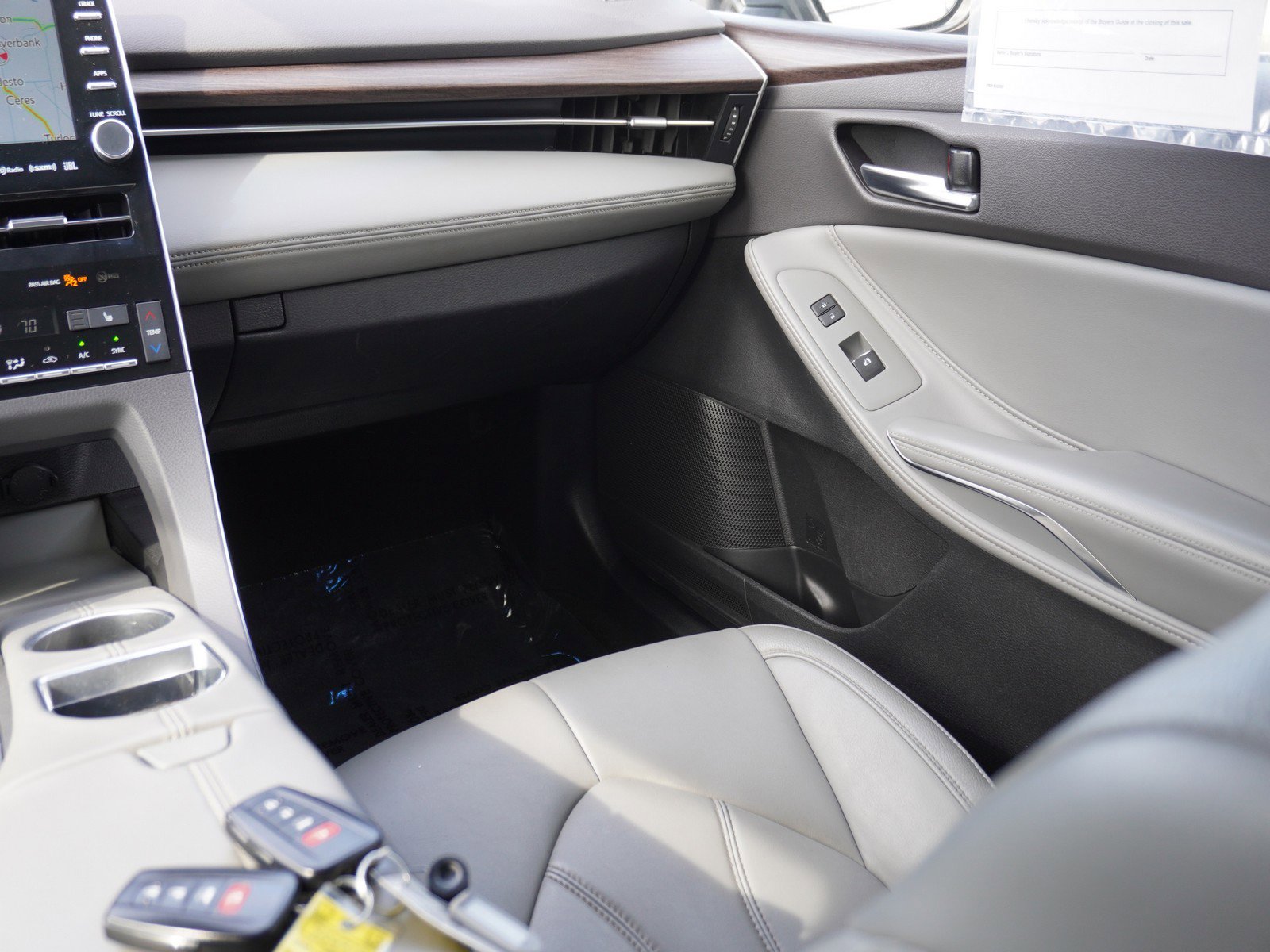 Used 2021 Toyota Avalon XLE w/ Moonroof Package image 16