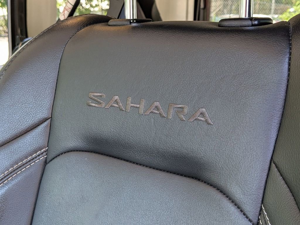 Used 2019 Jeep Wrangler Unlimited Sahara w/ Dual Top Group AWD/4WD image 23
