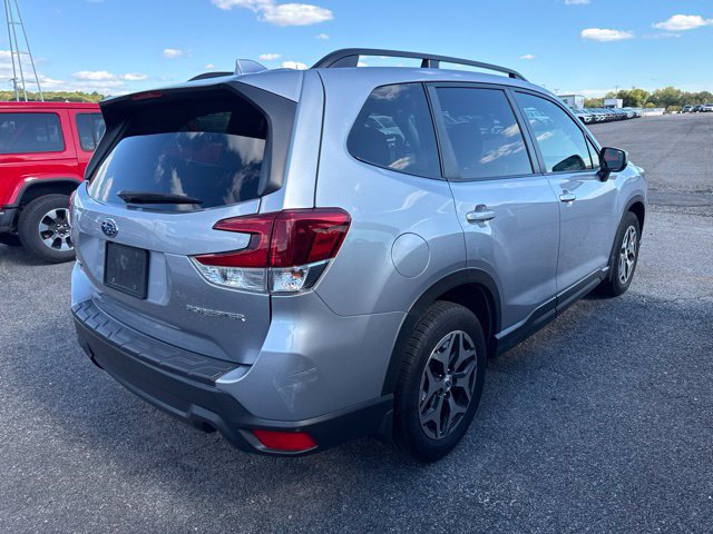 Used 2020 Subaru Forester Premium AWD/4WD image 3