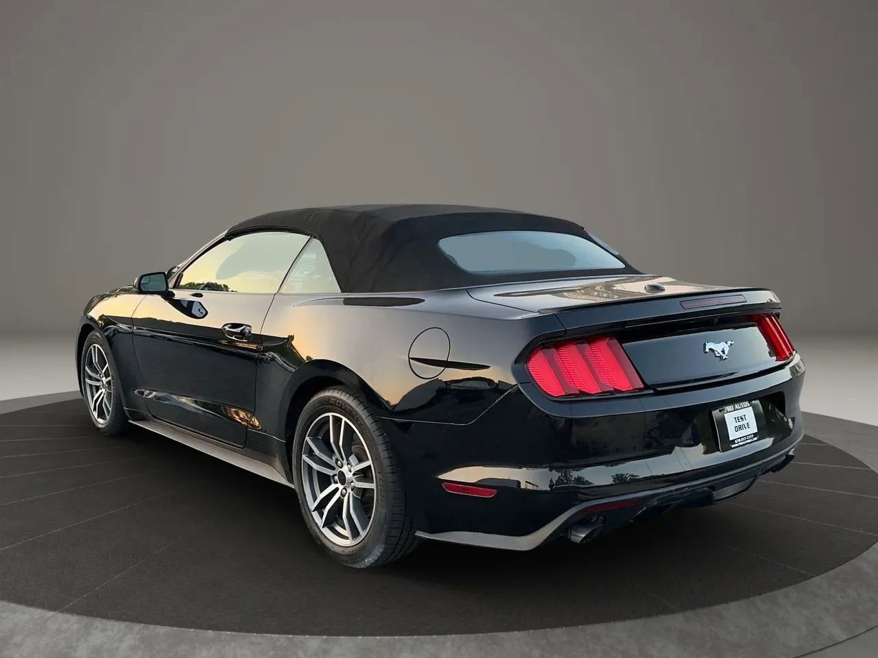 Used 2015 Ford Mustang Premium RWD image 5