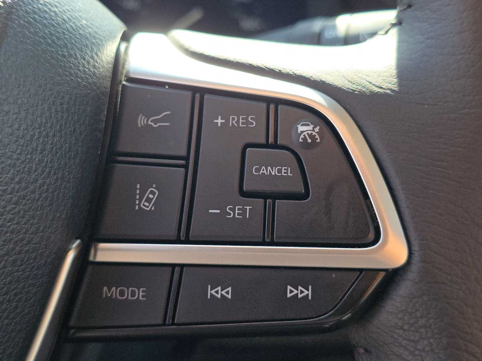 Used 2026 Toyota Sienna XLE FWD image 31
