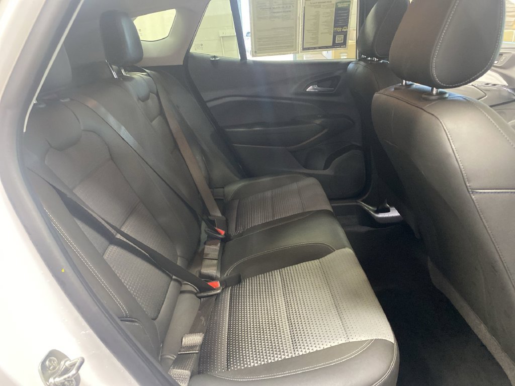 Certified 2025 Chevrolet Trax LT FWD image 35