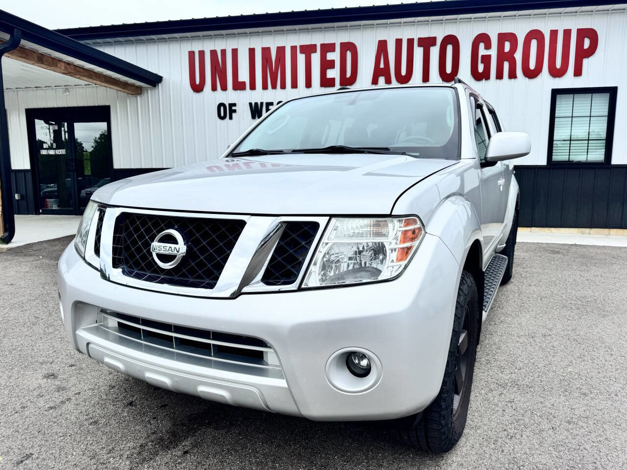 Used 2012 Nissan Pathfinder SV AWD/4WD image 3