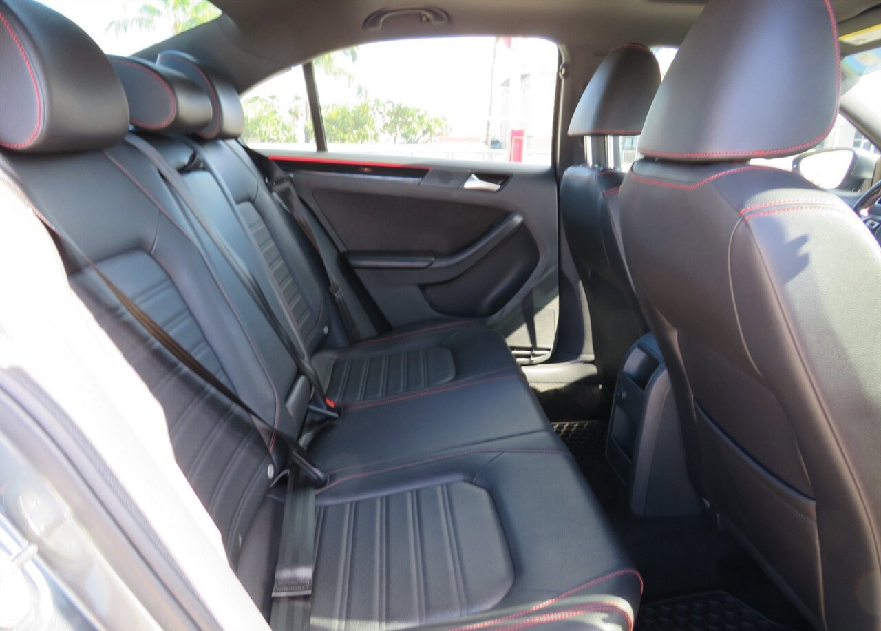 Used 2017 Volkswagen Jetta GLI FWD image 19