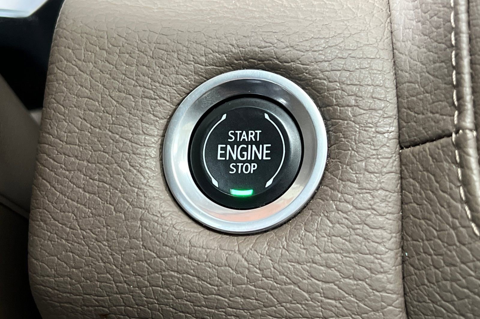Used 2021 GMC Yukon Denali w/ Denali Premium Package image 24