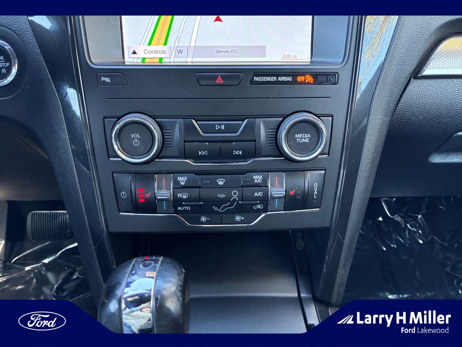 Used 2019 Ford Explorer XLT w/ Equipment Group 202A AWD/4WD image 30