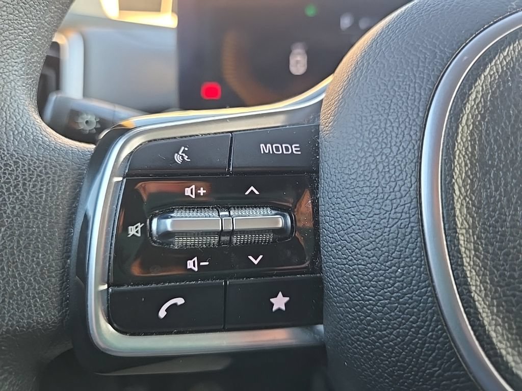 Certified 2024 Kia Sorento LX FWD image 15