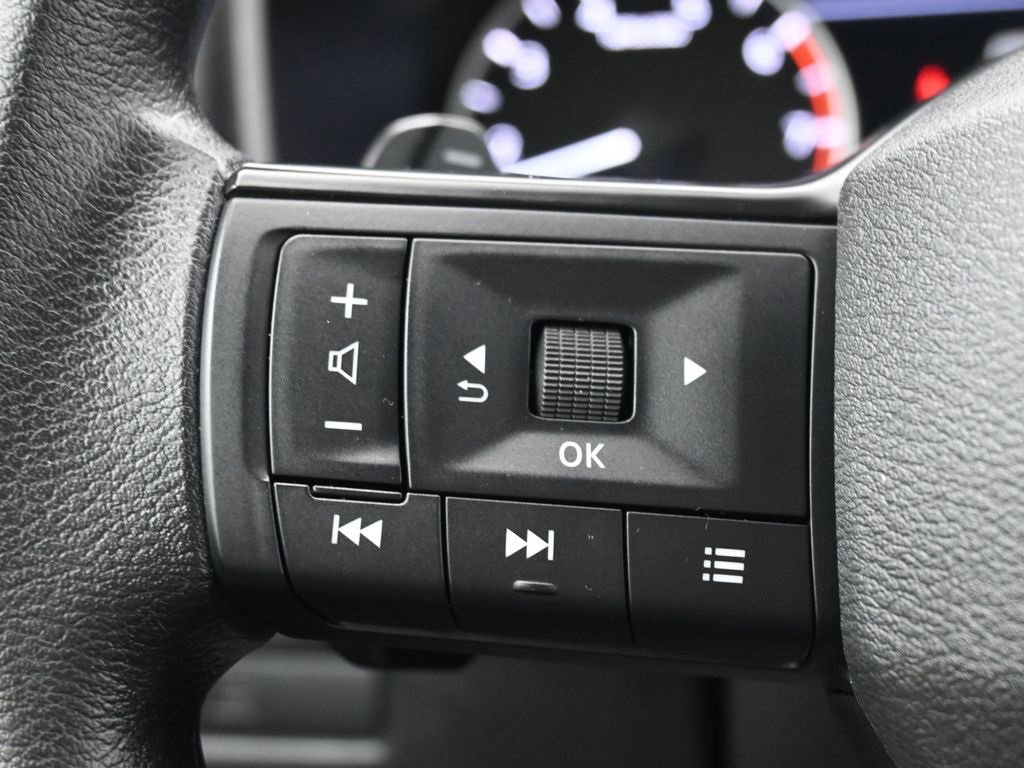 Used 2025 Nissan Rogue S image 22