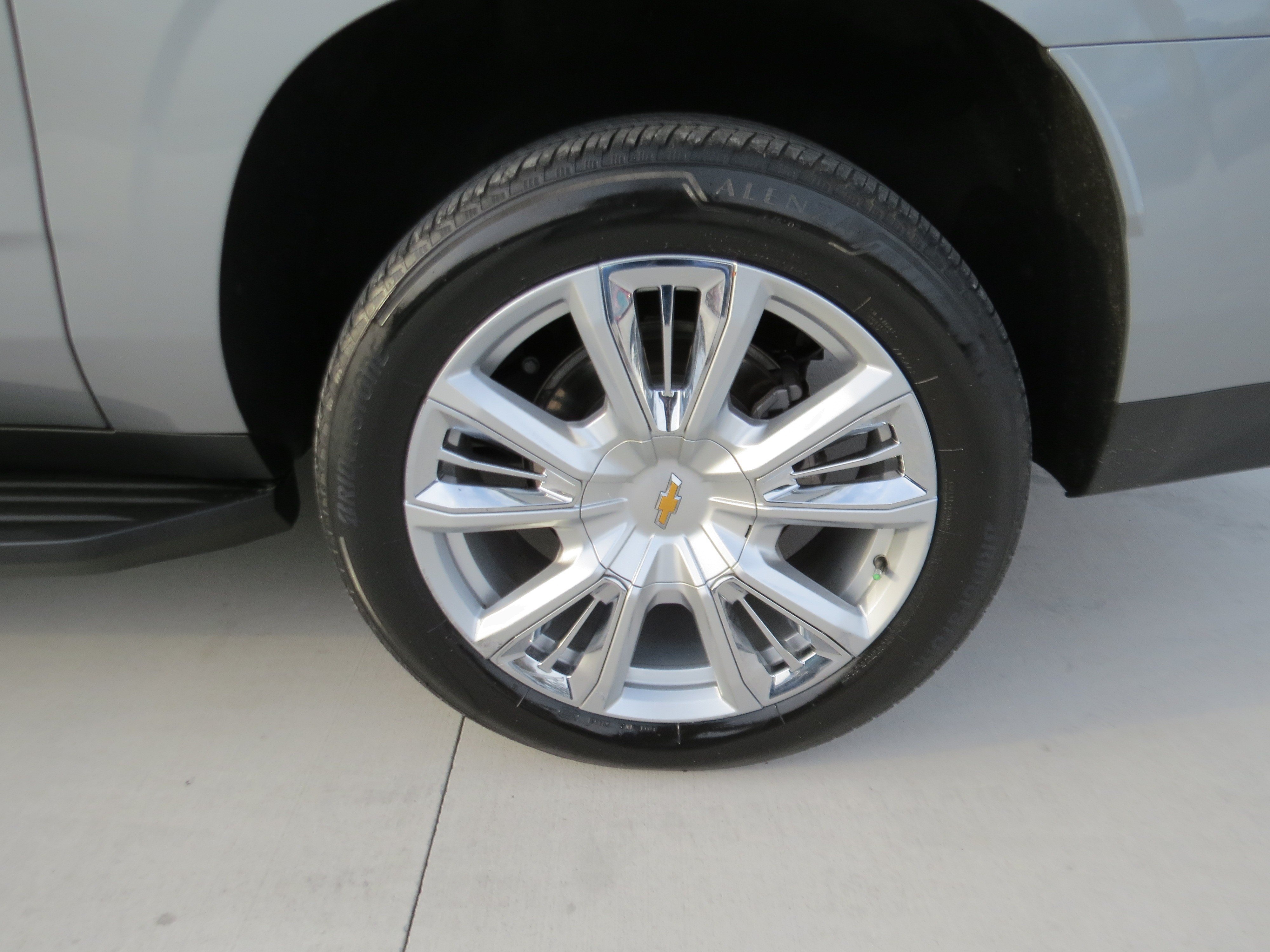 Used 2023 Chevrolet Suburban High Country RWD image 11