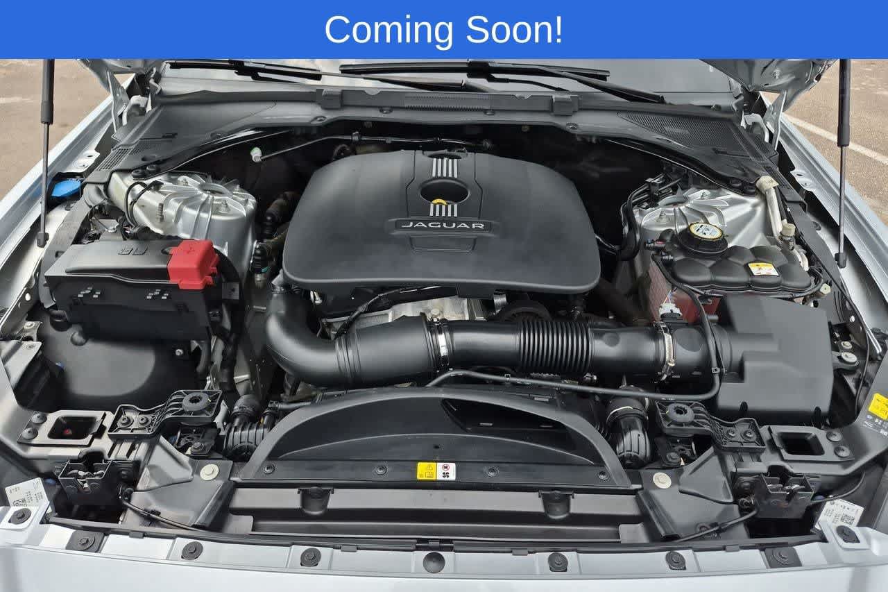 Used 2017 Jaguar XE Premium RWD image 14