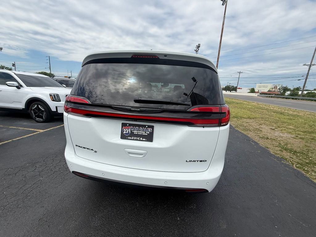 Used 2025 Chrysler Pacifica Limited FWD image 4