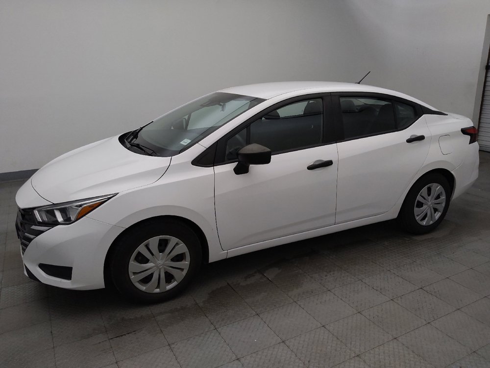 Used 2023 Nissan Versa S FWD image 2