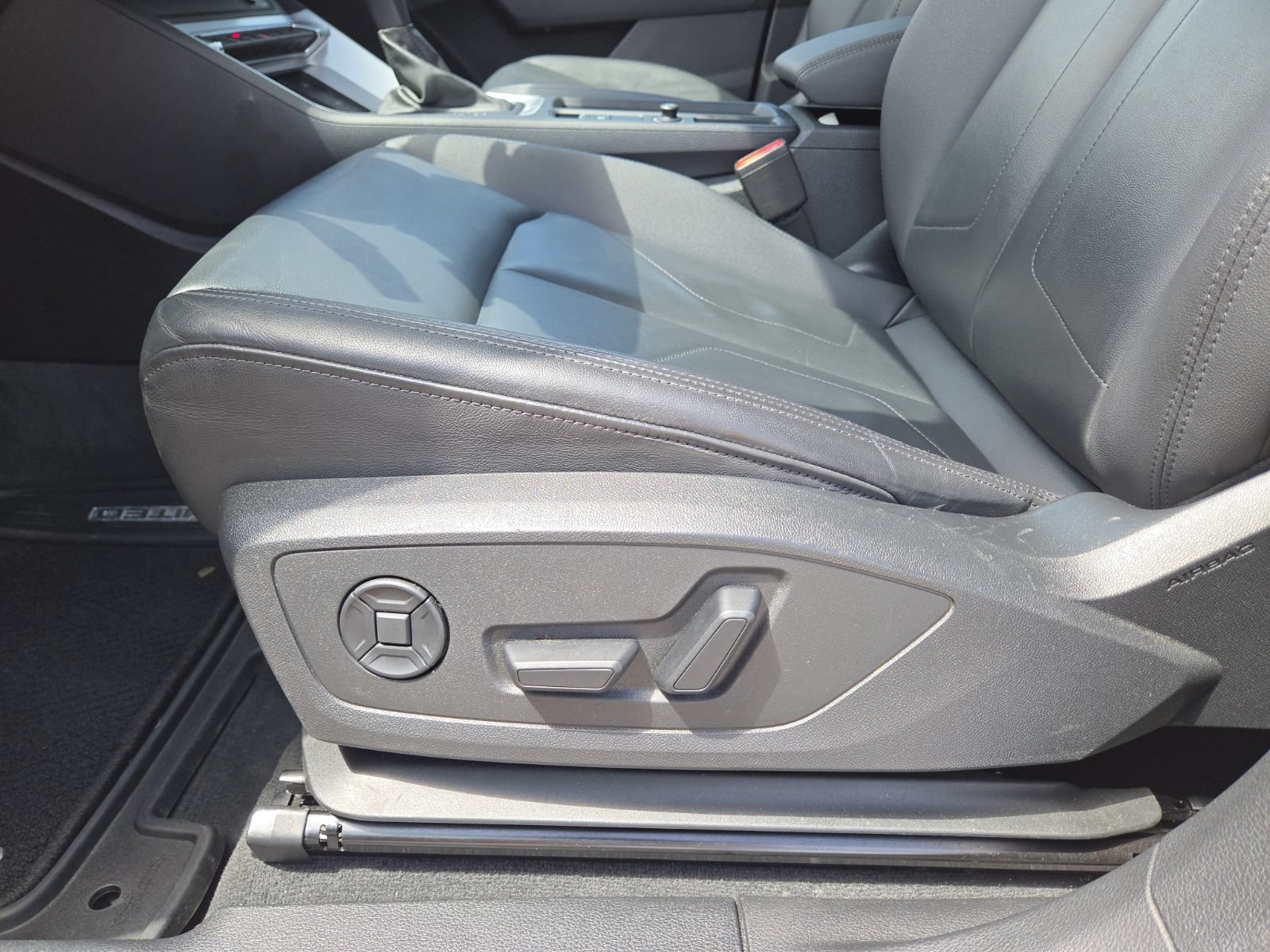 Used 2025 Audi Q3 2.0T Premium AWD/4WD image 25