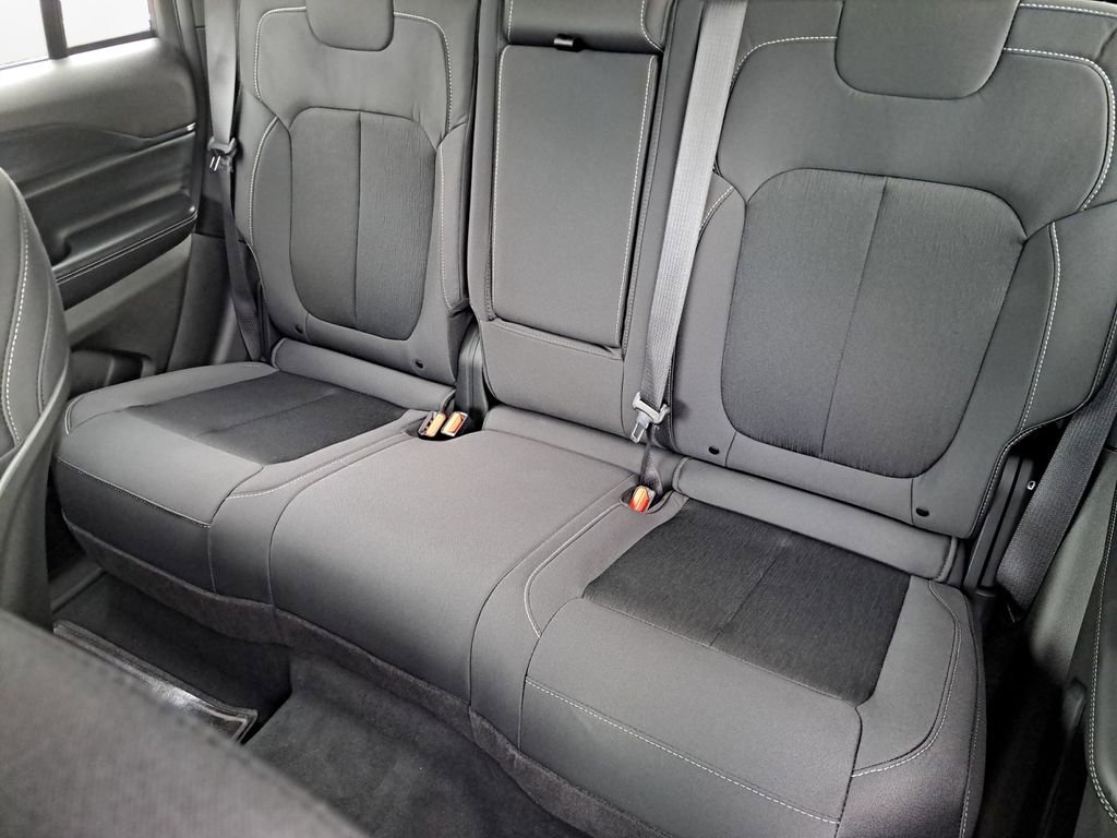 New 2025 Jeep Grand Cherokee Laredo w/ Luxury Tech Group I RWD image 22