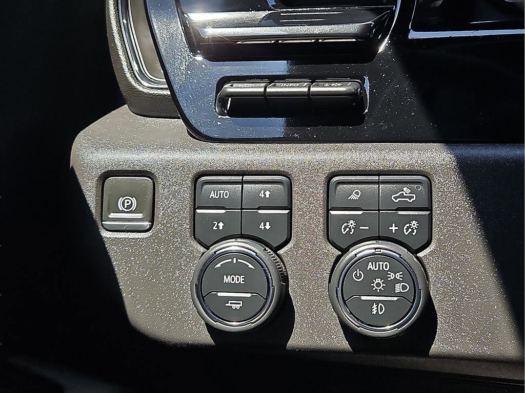 Used 2024 Chevrolet Silverado 1500 ZR2 w/ Technology Package AWD/4WD image 15