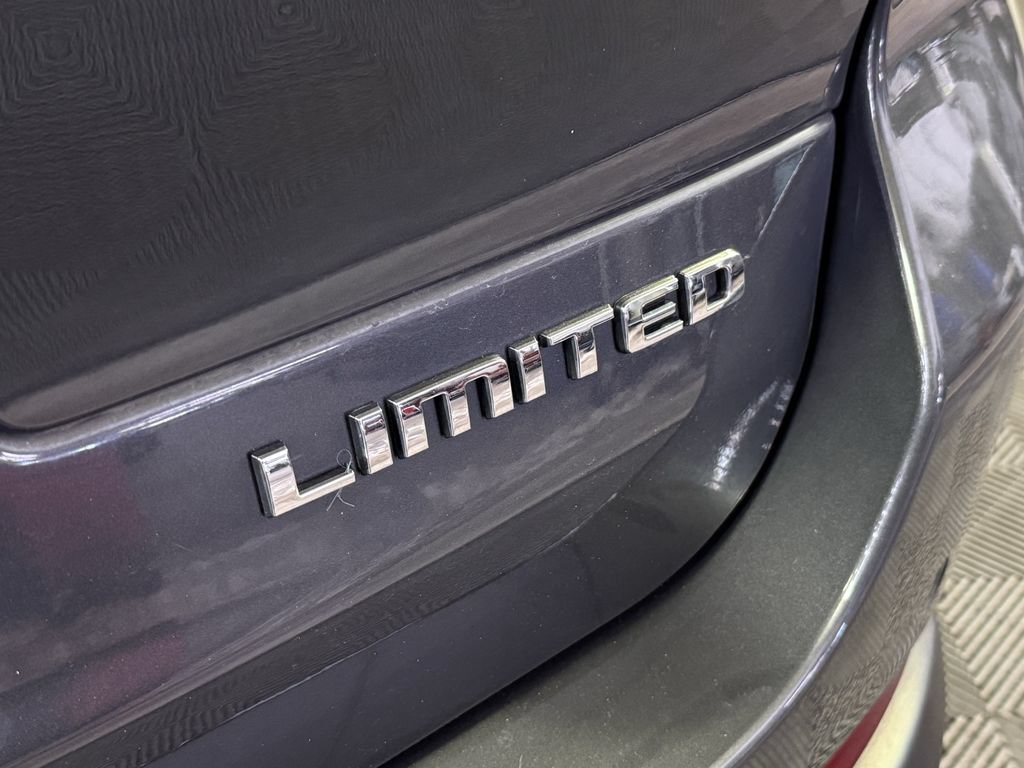 Used 2023 Jeep Grand Cherokee L Limited AWD/4WD image 32