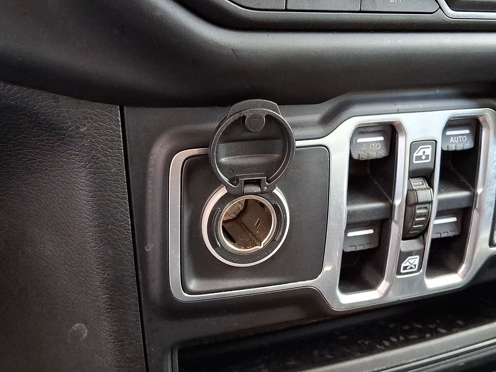 Certified 2018 Jeep Wrangler Unlimited Sahara image 25