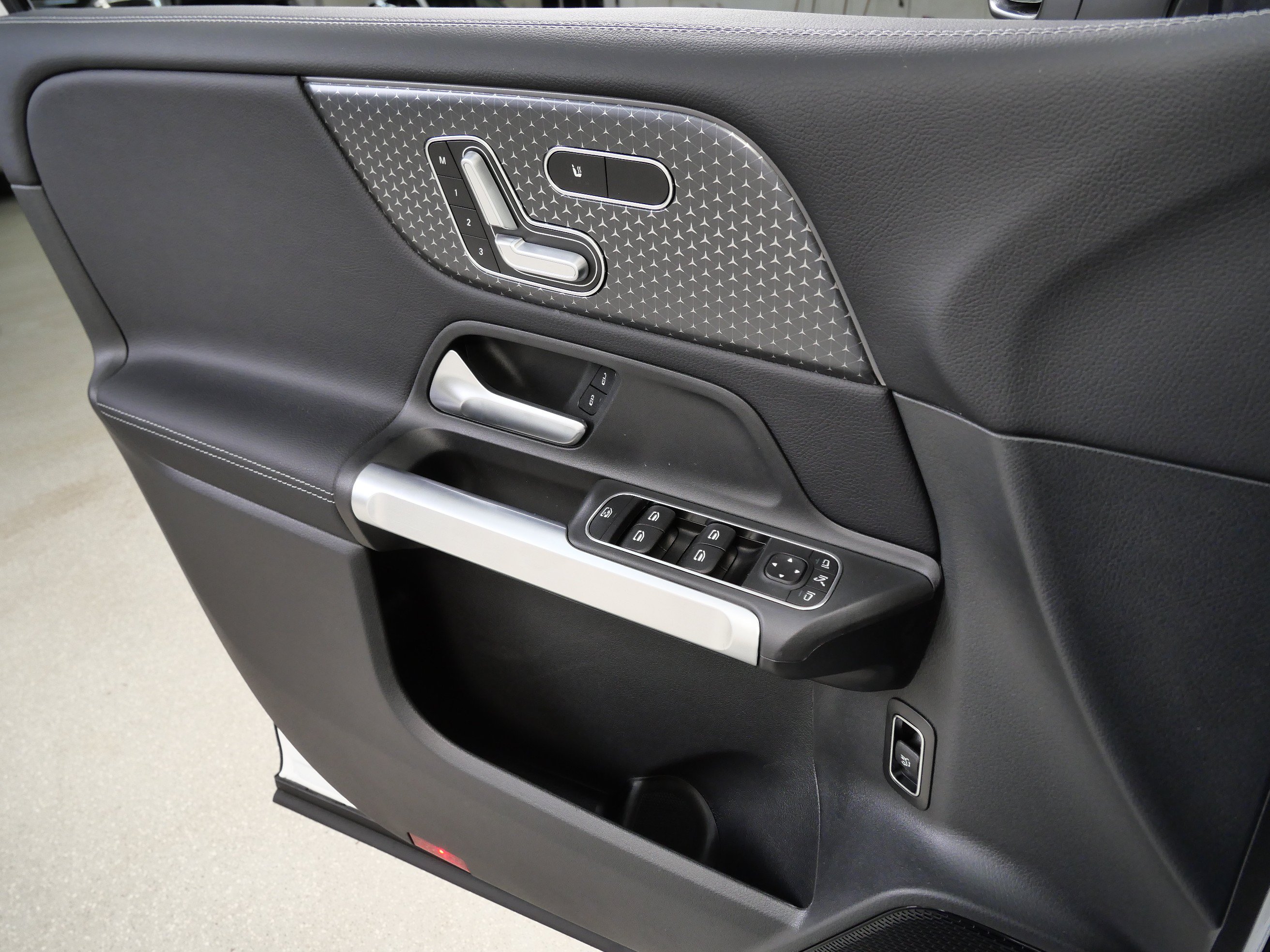 Certified 2026 Mercedes-Benz GLB 250 4MATIC image 13