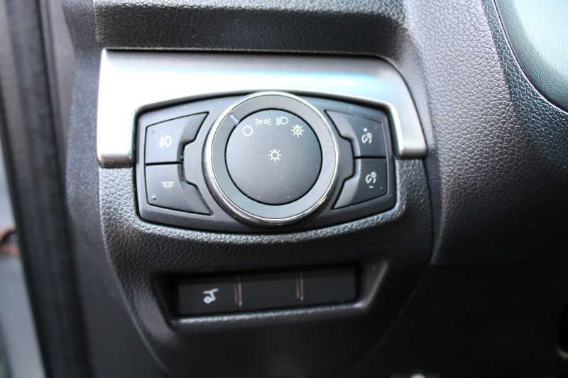 Used 2018 Ford Explorer XLT w/ Equipment Group 201A AWD/4WD image 19