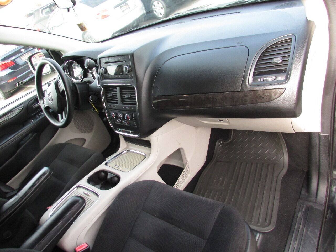 Used 2015 Dodge Grand Caravan SXT FWD image 32