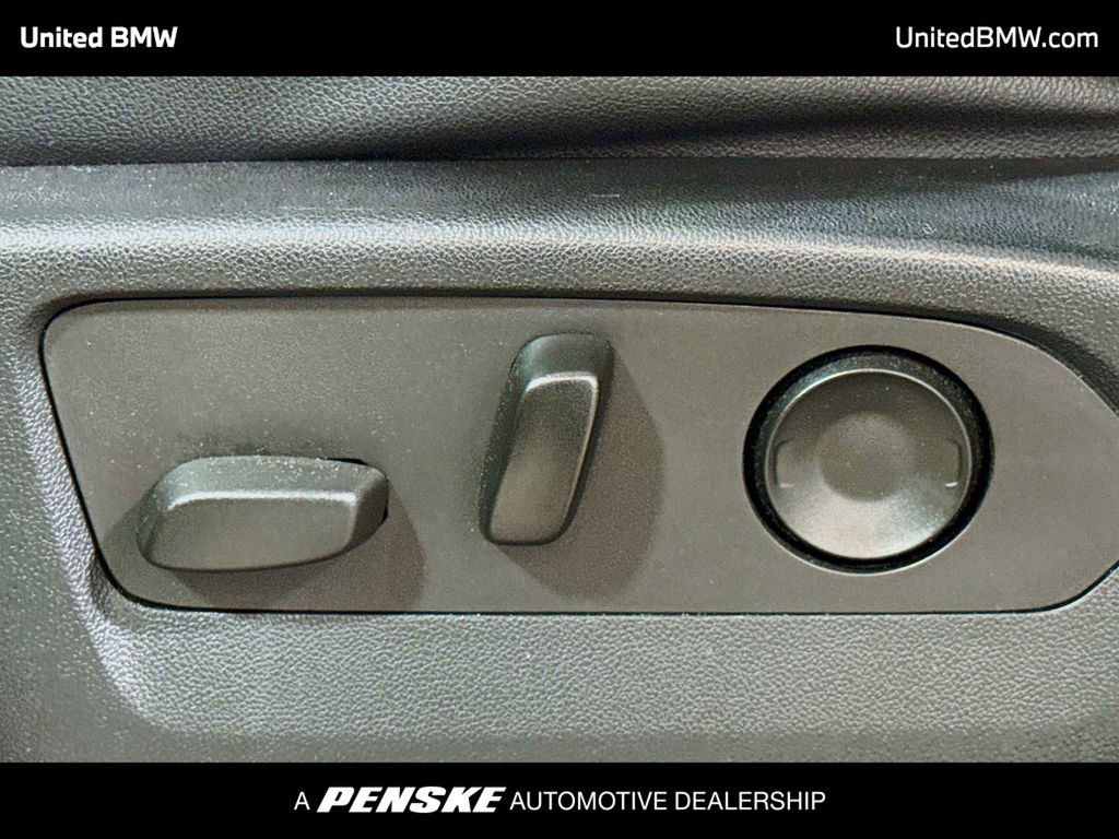 Used 2022 GMC Yukon SLT w/ SLT Premium Package image 4