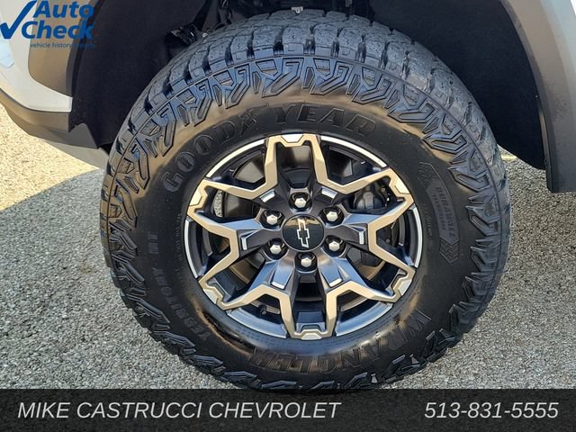 Used 2024 Chevrolet Colorado ZR2 w/ Technology Package AWD/4WD image 9