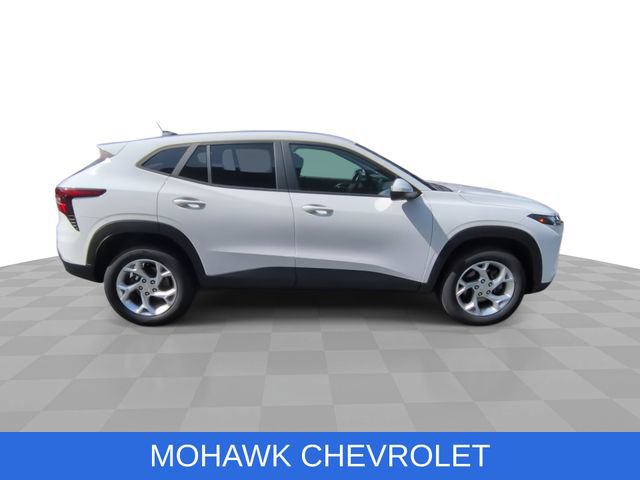 Used 2024 Chevrolet Trax LS w/ LS Convenience Package FWD image 9