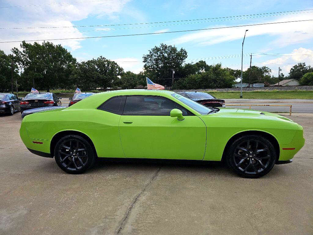 Used 2023 Dodge Challenger SXT w/ Blacktop Package image 5