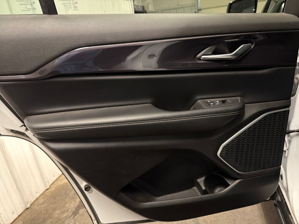 Used 2021 Jeep Grand Cherokee L Laredo AWD/4WD image 39