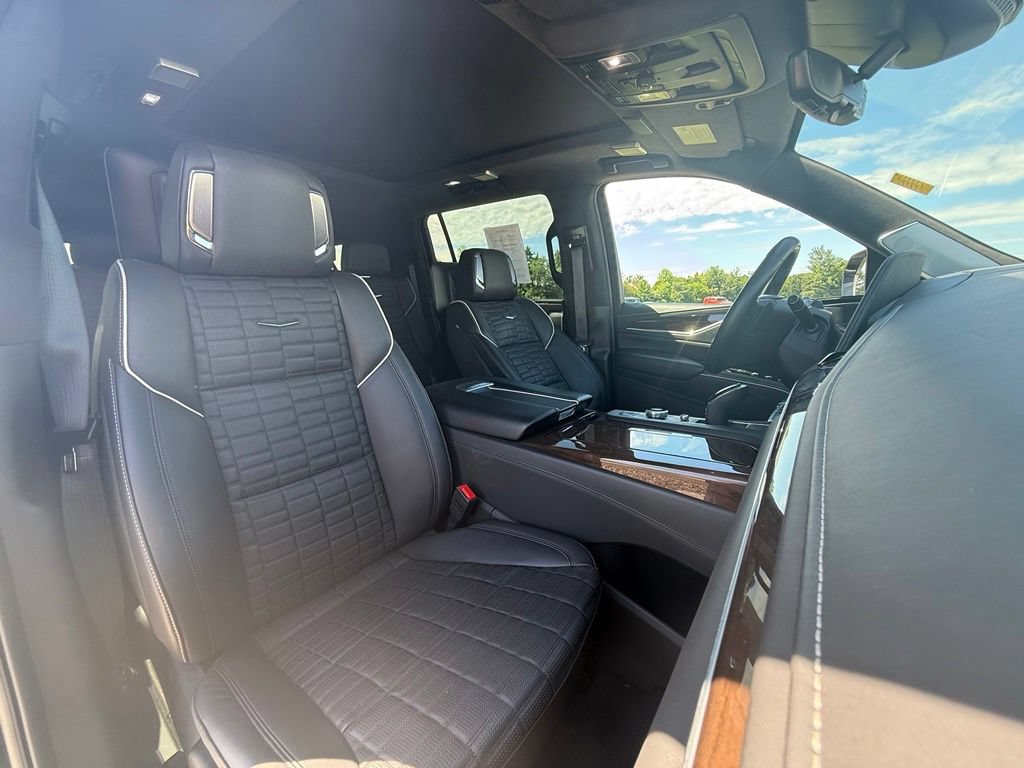 Certified 2024 Cadillac Escalade ESV Premium Luxury Platinum AWD/4WD image 31