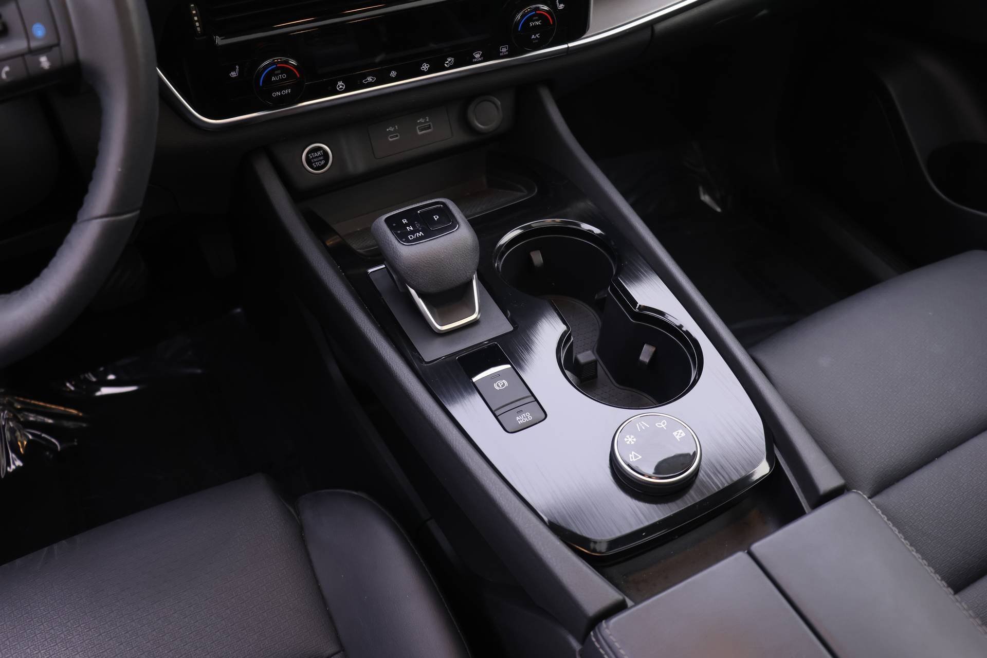 Used 2022 Nissan Rogue SV w/ SV Premium Package image 11