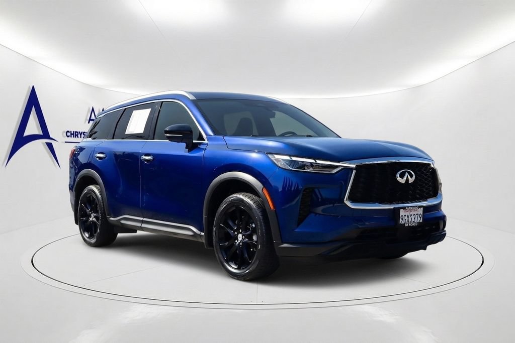Used 2023 INFINITI QX60 Luxe w/ Cargo Package FWD image 3
